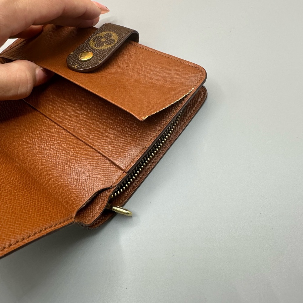 Louis Vuitton • Porte Papier Zippe Bifold Wallet - Picture 6 of 10